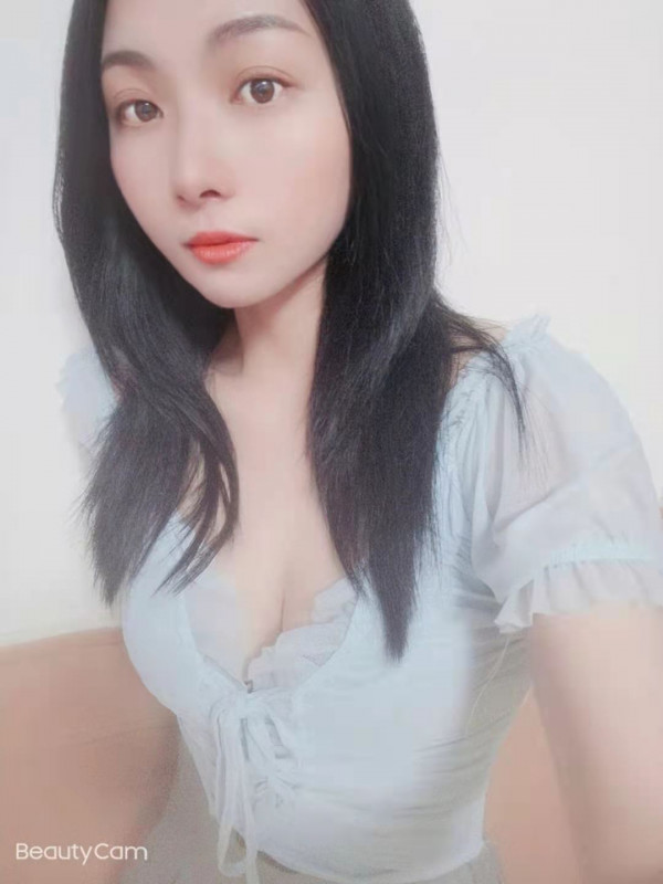 白云清秀的颖儿